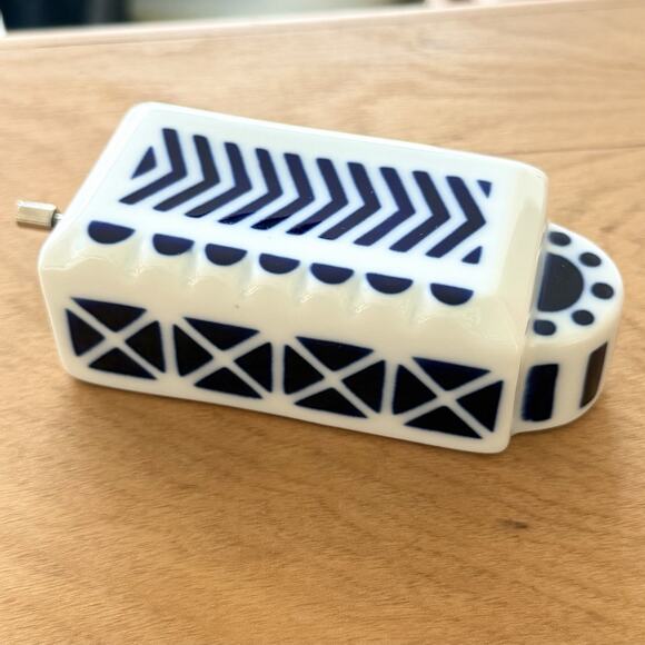 Sargadelos Porcelain Wind-Up Music Box Blue & White - Galicia, Spain - Picture 5 of 9